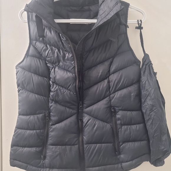 Black vest - Picture 3 of 10